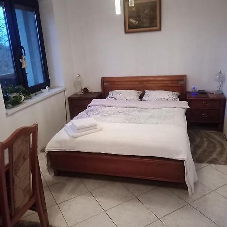 Pokoj W Domu Z Duzym Ogrodem Krakau Exterior foto