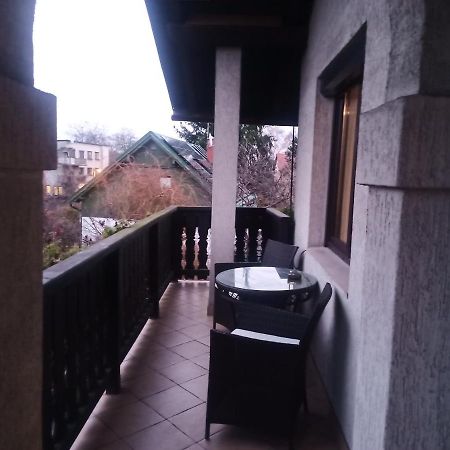 Pokoj W Domu Z Duzym Ogrodem Krakau Exterior foto