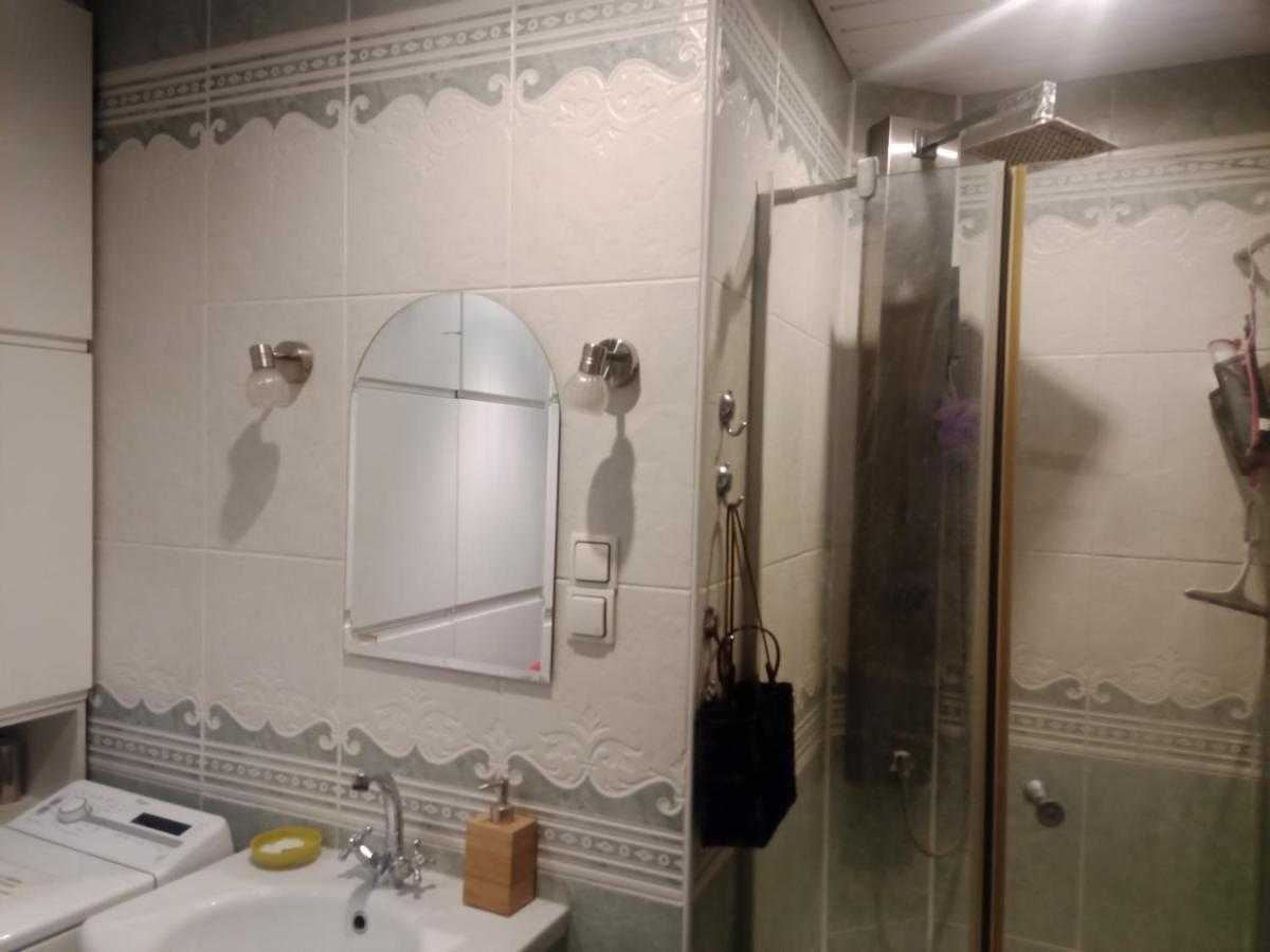 Pokoj W Domu Z Duzym Ogrodem Krakau Exterior foto