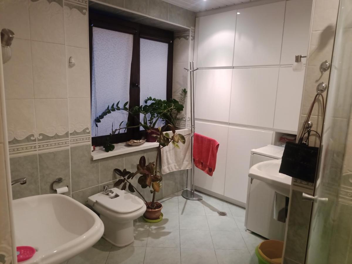 Pokoj W Domu Z Duzym Ogrodem Krakau Exterior foto