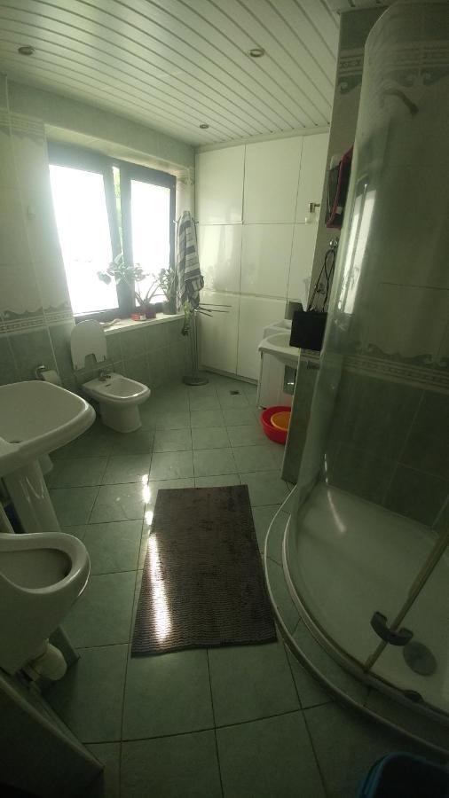 Pokoj W Domu Z Duzym Ogrodem Krakau Exterior foto