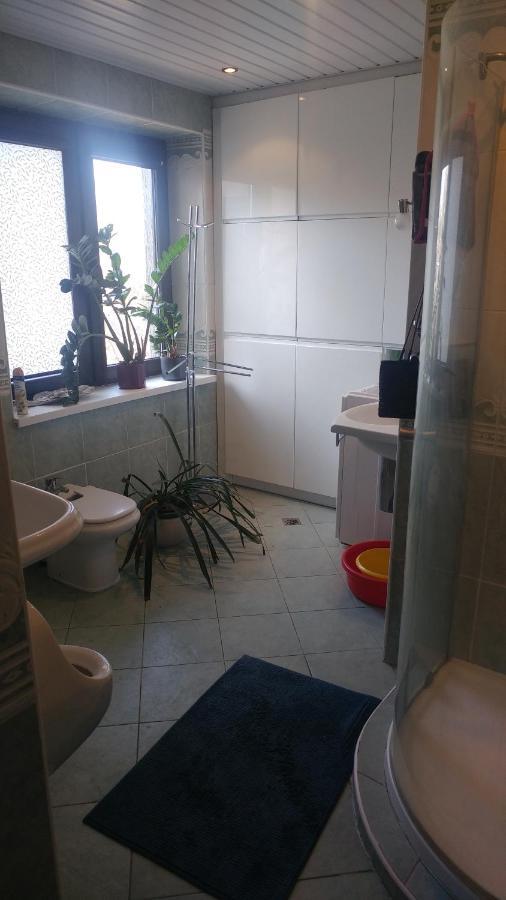 Pokoj W Domu Z Duzym Ogrodem Krakau Exterior foto