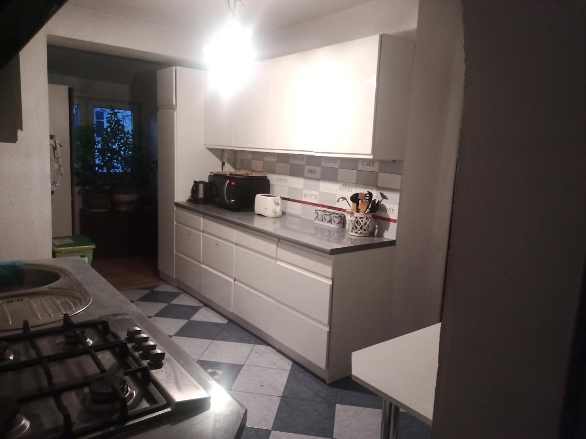 Pokoj W Domu Z Duzym Ogrodem Krakau Exterior foto